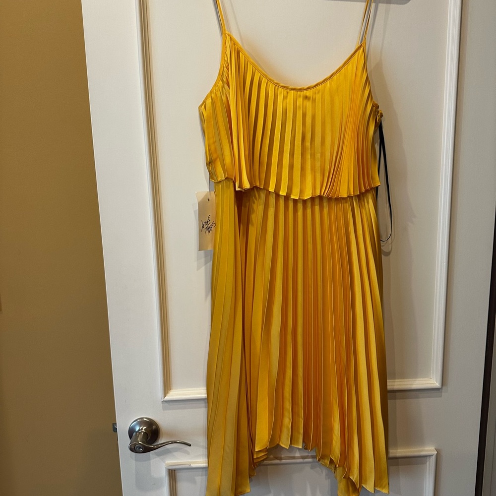 Laundry By Shelli Segal Golden Pleated Dress